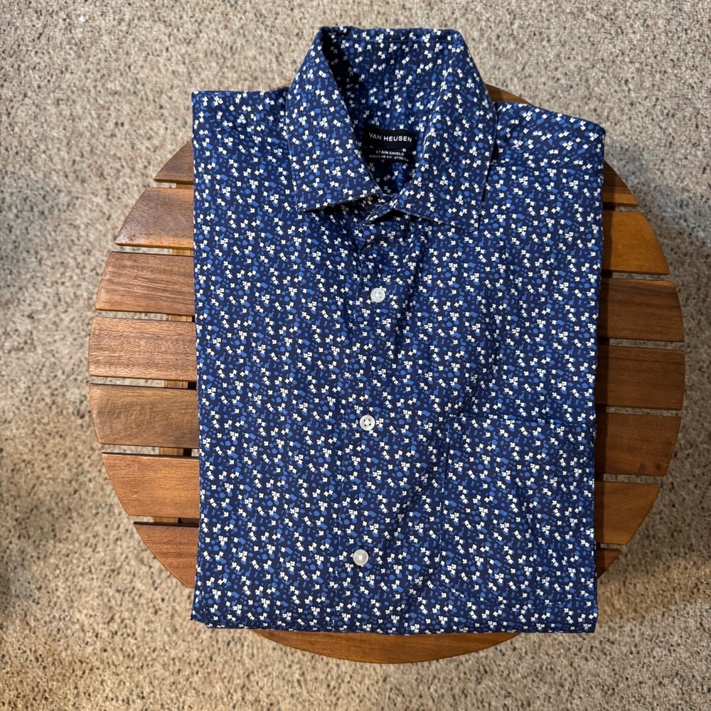 Van Heusen Men's Navy and White Patterned Shirt/Size:S